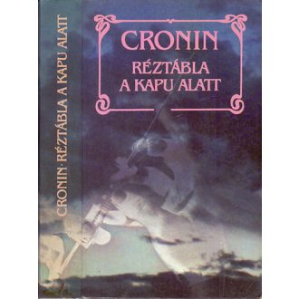 Réztábla a kapu alatt